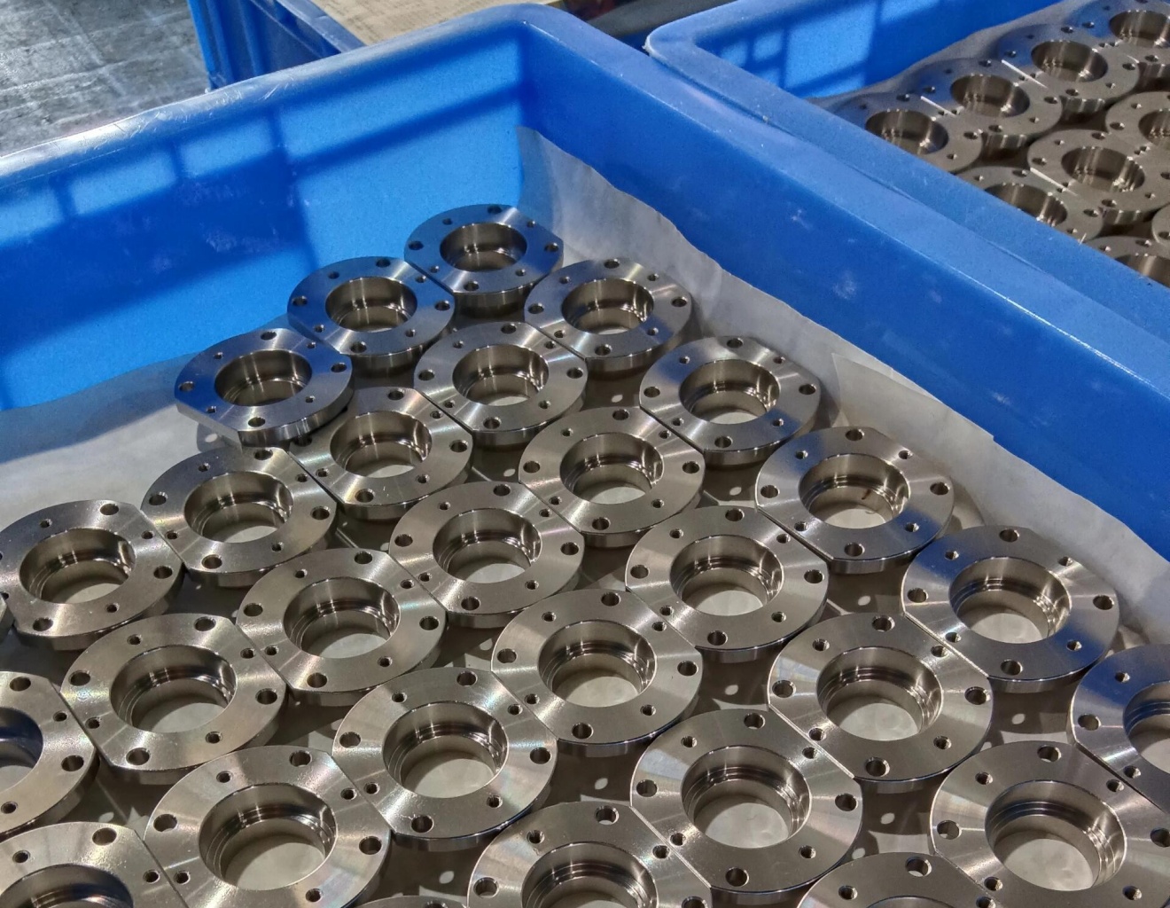 Mass produced CNC machined stainless steel flanges ready for shipment, industrial CNC batch manufacturing